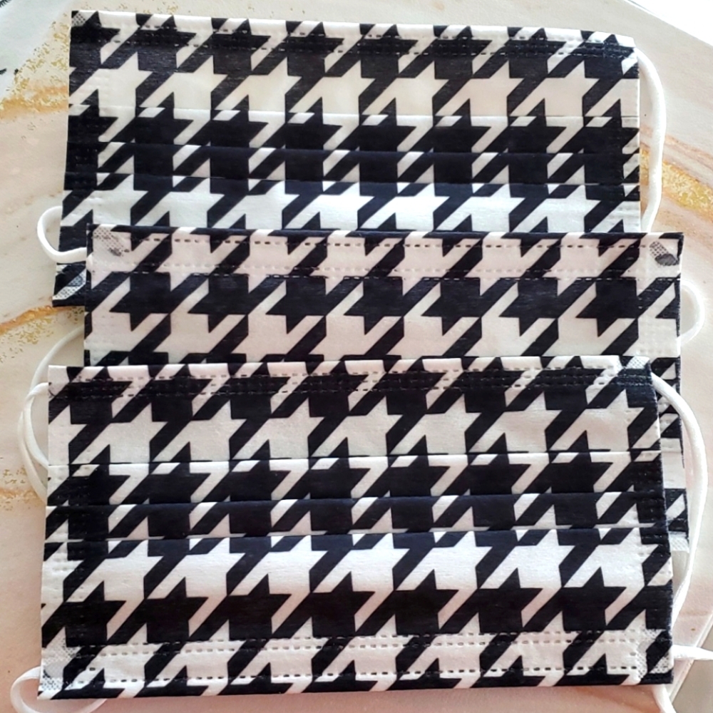 STYLISH BLACK & WHITE PRINT FACE ESSENTIALS-NEW😷